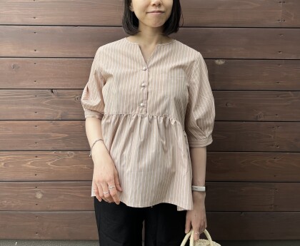 【chez toi】パールボタンギャザー切替ブラウス