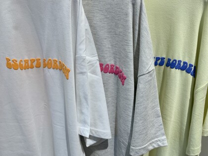 立体ぷくぷく花ロゴTシャツ