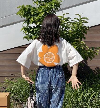 立体ぷくぷく花ロゴTシャツ