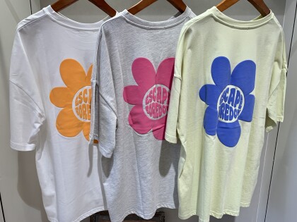立体ぷくぷく花ロゴTシャツ