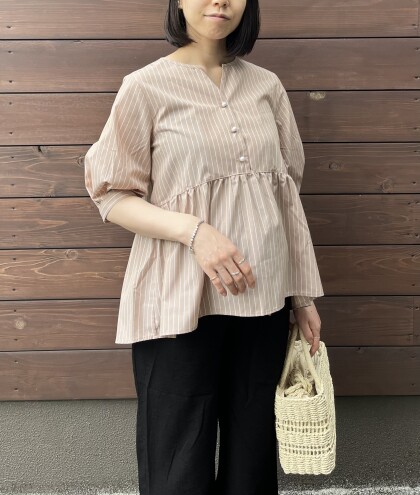 【chez toi】パールボタンギャザー切替ブラウス
