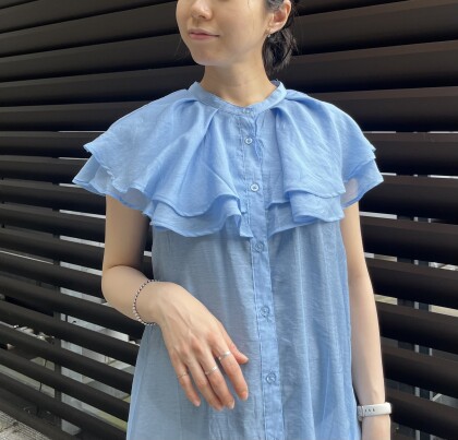 【chez toi】フレアケープ付ノースリブラウス