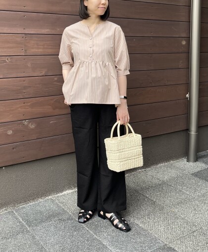 【chez toi】パールボタンギャザー切替ブラウス