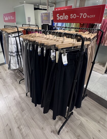 【ボトムス、レジにて更に20%オフ】開催！