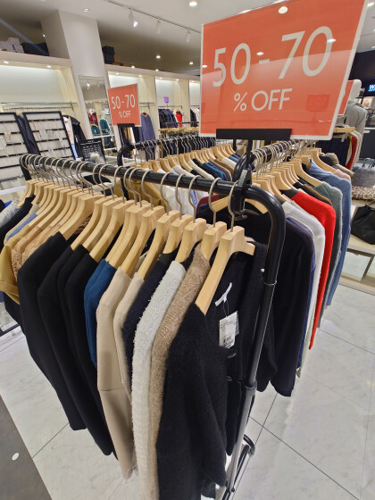 【50%オフ続々！】店内紹介♪