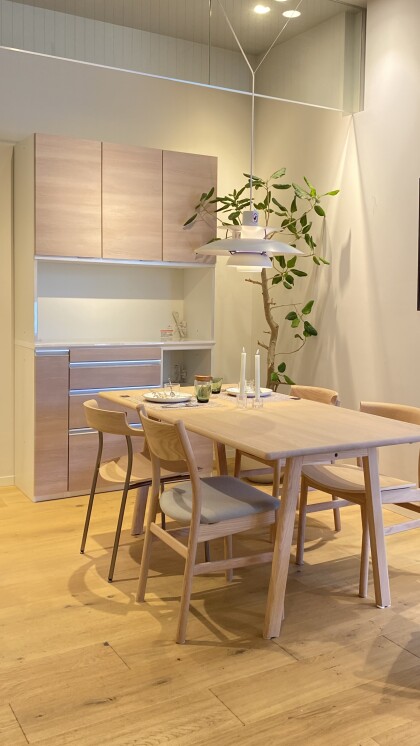 グランベリーザバーゲンに合わせて、展示家具とSALE雑貨を特別価格で販売しています！！