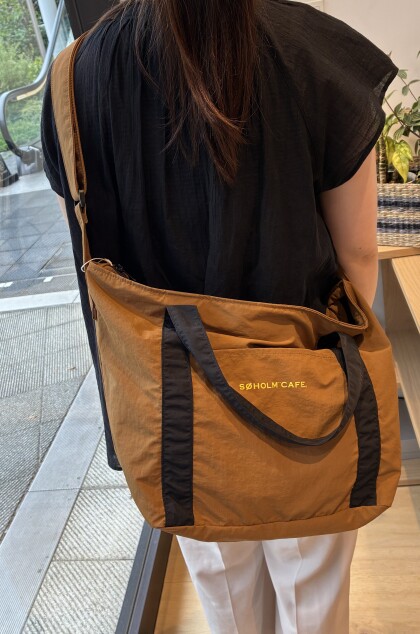 夏の旅行にお供いたします！たっぷり入る【リバーシブルBAG】