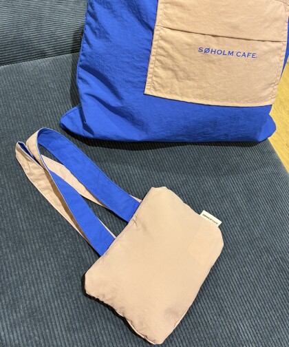 夏の旅行にお供いたします！たっぷり入る【リバーシブルBAG】