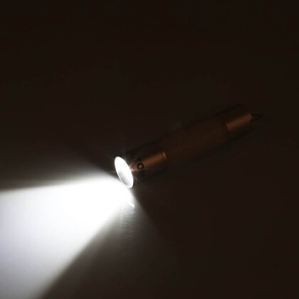 小さいながらもパワフルなLEDライト