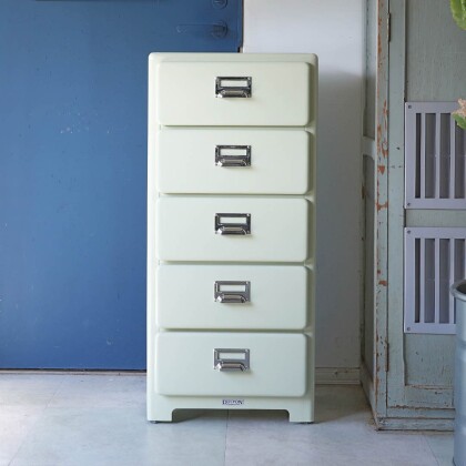 【RECOMMEND】シンプルだからこそ長く使い続けられる、IVORYの家具