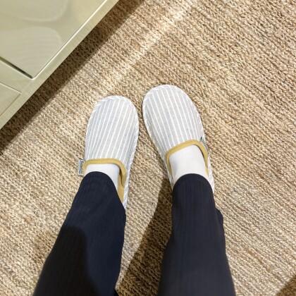 玄関で優しく迎え入れてくれそうな爽やかカラーのルームシューズ☺︎