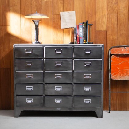 【RECOMMEND】金属の質感をそのまに。RAW FINISH家具の魅力