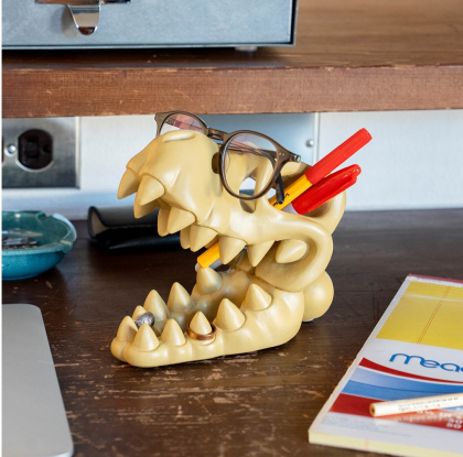 メガネホルダーの枠には収まらない