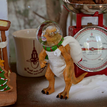 【HOLIDAY】なんだか愛おしい、恐竜たちのスノードーム