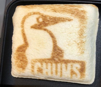 かわいい🥰CHUMS肉まん焼いてみました🐧