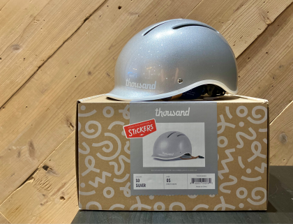 ヘルメットに素敵なカラーが入荷！
