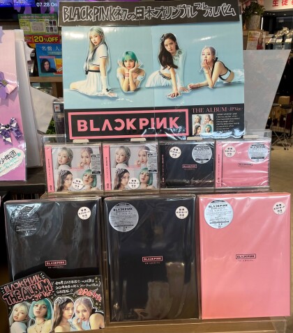 8/3 BLACKPINKアルバム『THE ALBUM-JP Ver.-』発売＆ K-POPコーナー好評展開中！！