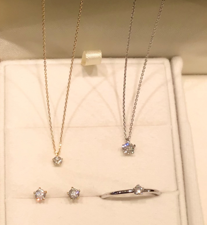 ファーストジュエリーにおすすめ 一粒ネックレス フェスタリア ビジュソフィア ショップトピックス グランベリーパーク