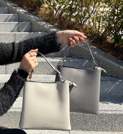 大人気✨レザー調スクエア2WAYバッグ👜