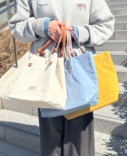 持ちやすい🎶ナイロンバッグ🤍