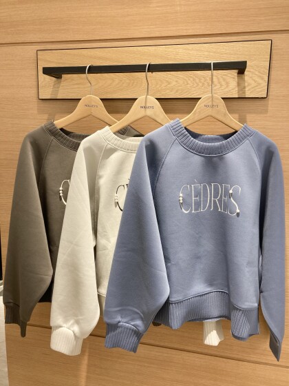 ⭐️軽量ボンディングパールxロゴプルオーバー⭐️