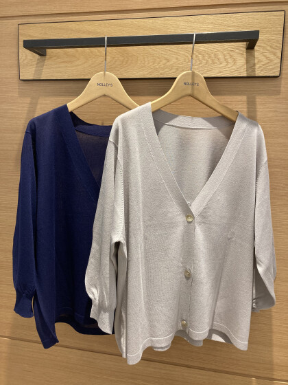 30%off⭐️バックロゴＶカーディガン⭐️