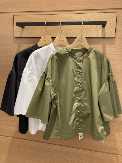 ☘️パール釦フレアスリーブブラウス☘️
