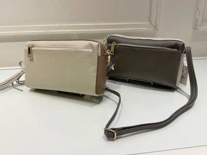 レザーショルダーバッグ👜✨ギフトにもオススメ❣️