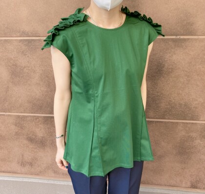 40%off💚ショルダータックフリルトップス💚
