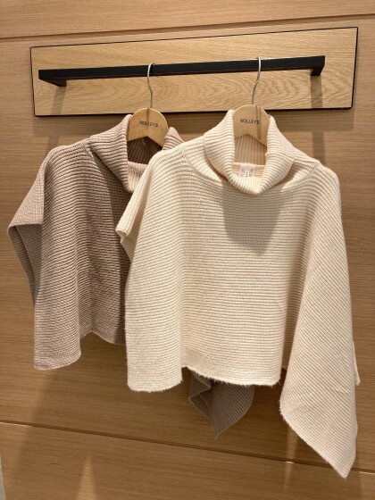 💛アシンメトリーポンチョニット💛