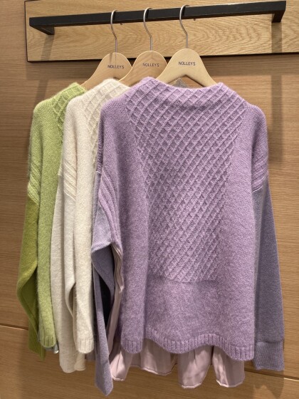 30%off💚後ろプリーツボトルネックニット