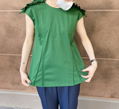 40%off💚ショルダータックフリルトップス💚