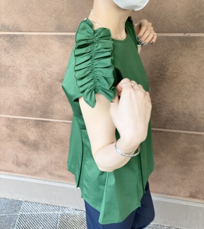 40%off💚ショルダータックフリルトップス💚