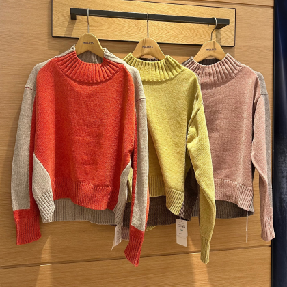 モール配色ハイネックプルオーバーニット