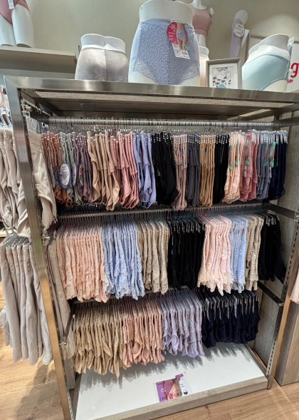 【Hip Hips】縦横によく伸びるカジュアルショーツ♪