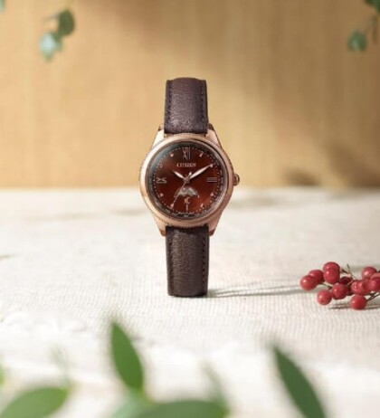 太陽と月が手元を彩ります