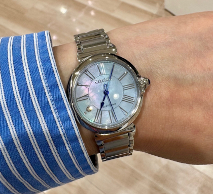 スズランがモチーフのレディースモデルのご紹介