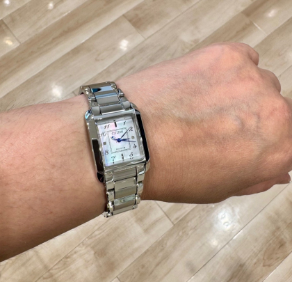 大人気スクエアモデルのご紹介です