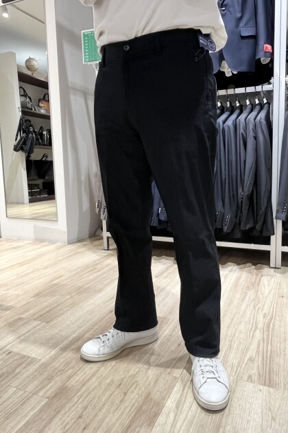 大人気の秋物パンツが入荷しました⭐️伸縮自在まるごとストレッチ、裏起毛で暖かです🎵