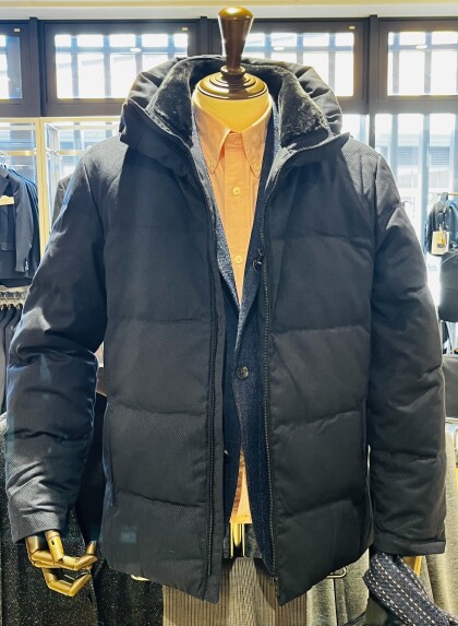 SALE‼️ビジネスシーンにぴったりなダウン登場です