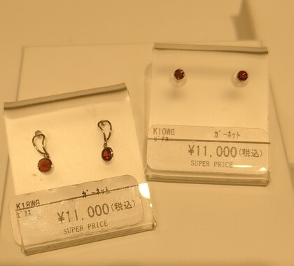 ガーネットピアス✨50％OFF！！