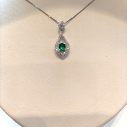 5月誕生石エメラルドネックレス✨✨　　アウトレット限定価格