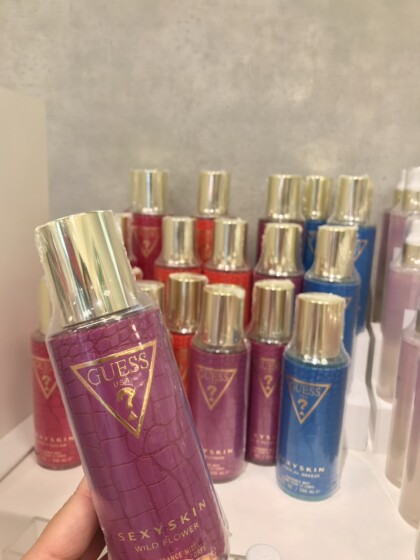 ギフトにもオススメ🎁GUESSフレグランスミスト４種💄💞