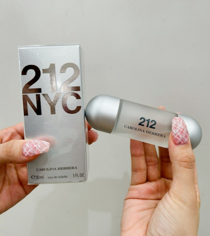 アウトレット価格＼キャロライナヘレナ　２１２／量り売りもはじめました🎀💄💗