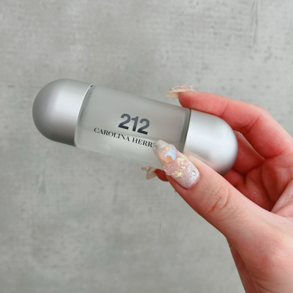 再入荷👀💗＼キャロライナヘレラ　２１２／量り売りも始めました🎀