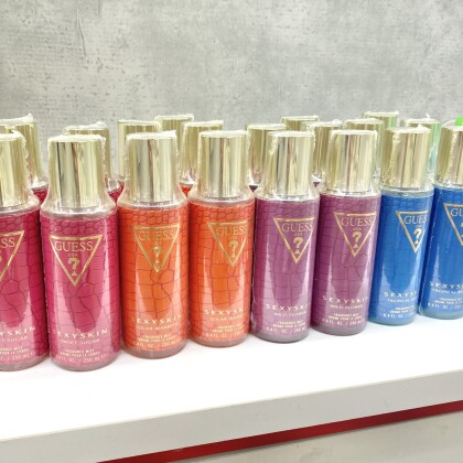 ギフトにもオススメ🎁GUESSフレグランスミスト４種💄💞