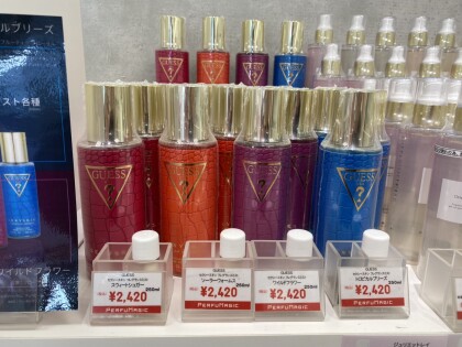 ギフトにもオススメ🎁GUESSフレグランスミスト４種💄💞