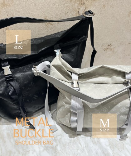【50%OFF】メタルバックルショルダーバッグ