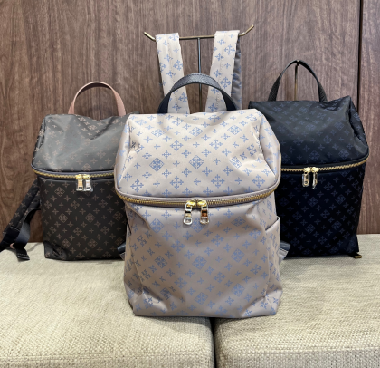 【美品】russet ラシット リュック サイドポケット 軽量 グレー ピンク ラシット russet リュックサック(CEー693ーOUT) （Gray/Pink