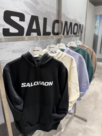 街でも‼️アウトドアでも‼️使える万能パーカー✨